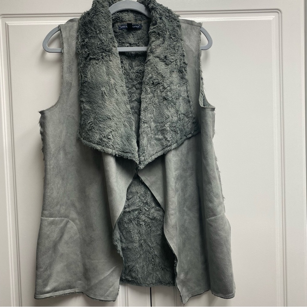 Saks Fith Avenue Vest